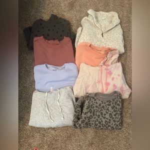 Medium lot of 8 tops